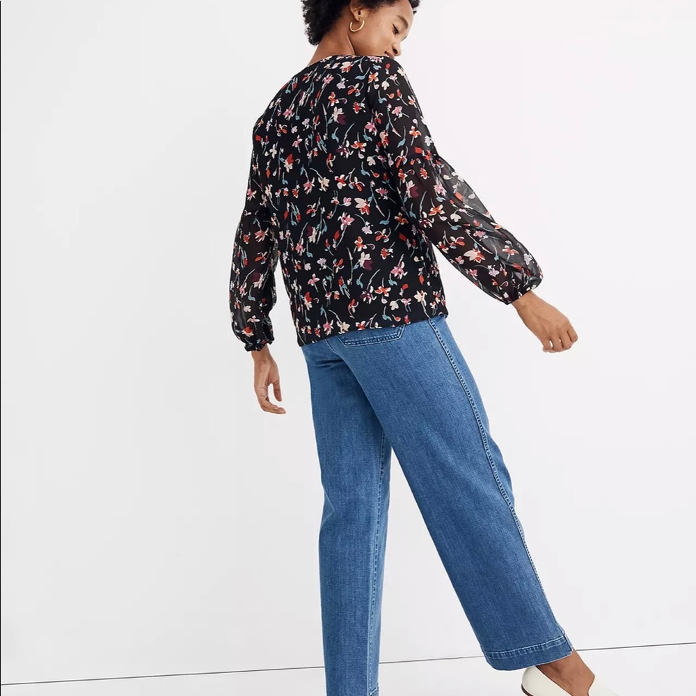 Madewell Shirred-Sleeve V-Neck Top in Drifting Flowers - Picture 5 of 8